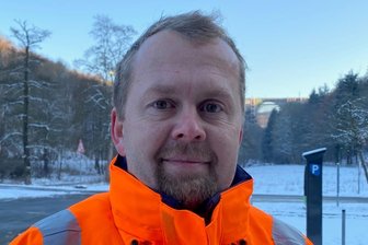 Gehen kaputte Vogtland-Straßen an Gemeinden? Jetzt spricht der Kreisstraßen-Chef - Alexander Maul ist Leiter des Amtes für Straßenunterhalt und Instandsetzung im Landratsamt.
