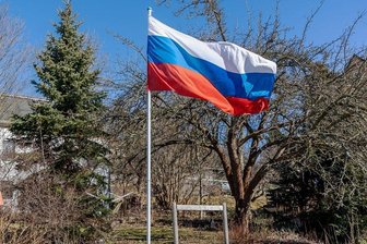 Gehisste Russland-Fahne sorgt in Rotschau für Empörung - Die Flagge der Russischen Föderation wurde von einem Einwohner in Rotschau gehisst. Der Ortsvorsteher spricht von einer gezielten Provokation. 