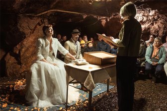 „Geiler als Indiana Jones“: Zwickauer Theaterleute nutzen Ferien für Doppel-Hochzeit - Trauung von Manja Ilgen und Holm Straßburger im Besucherbergwerk Grube Tannenberg in Schneckenstein. Gefunden haben sich die beiden Zwickauer kurioserweise über eine Online-Partnervermittlung.