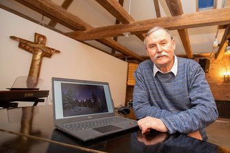 Geilsdorf will bald Sterngucker aus nah und fern anlocken - Bernd Hüttner, Fachlehrer für Astronomie, Mathematik, Physik und Informatik, ist einmal im Monat vor Ort, um sich mit dem Astro-Team zum Fachsimpeln zu treffen.