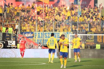 Gelbe Wut und Einöde Rostock: 3. Liga wird zum West-Produkt - Frust in Gelb: Lok Leipzig bleibt viertklassig.