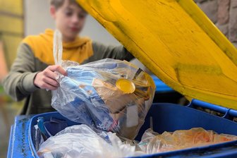 Gelber Sack oder Tonne? Stadt im Erzgebirge trifft Entscheidung - Gelbe Tonnen sind vielerorts im Erzgebirgskreis mittlerweile Standard.