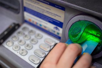 Geldautomaten-Knacker werden von Tinte gestoppt - Einbrecher wurden Montagfrüh in Zwickau von sogenannter Raubschutztinte eines Geldautomaten gestoppt.