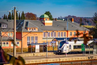 Geldstrafen nach Selbstjustiz gegen Stalker in Niederwiesa - Der Bahnhof von Niederwiesa war der Ort des Geschehens bei diesem Fall am Amtsgericht Freiberg.