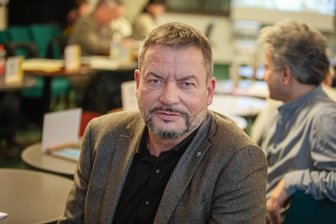 Geleaktes Spar-Papier sorgt im Theater Plauen-Zwickau für Aufregung – Leitung reagiert mit Rundschreiben an Belegschaft - Generalintendant Dirk Löschner hat die verunsicherten Kollegen erstmal beruhigt.
