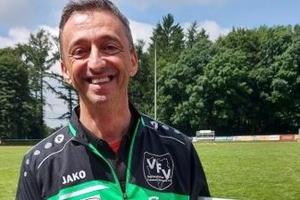 Gelegenheitszuschauer packt schnell selbst mit an - Remo Penzel vom VFC Adorf ist zum Pokalwochenende als Ehrenamtler des Monats Juli ausgezeichnet worden. 