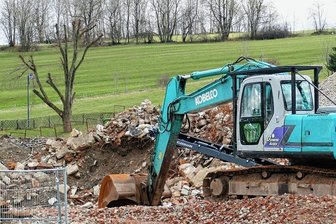 Gelenau treibt Wohngebietsplanung voran - Noch laufen die Abrissarbeiten auf dem ehemaligen Gelkida-Gelände, auf dem bald acht Wohngrundstücke entstehen sollen.