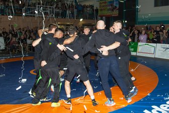 Gelenauer Regionalliga-Ringer peilen perfekte Saison an - Der Gelenauer Jubel nach dem gewonnenen Gipfeltreffen gegen Werdau kam einer Meisterfeier gleich.