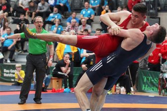 Gelenauer Ringer macht vor Deutscher Meisterschaft klare Ansage - Erik Löser vom RSK Gelenau, der in dieser Szene Patrick Allgeier von der RG Lahr wirft, will nach dritten Plätzen 2022 und 2023 diesmal den Titel.