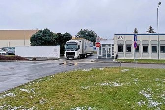 Gelenkwellenwerk Mosel: So verteidigt der GKN-Chef das Aus - Der Haupteingang zum Gelenkwellenwerk. Der Standort Mosel soll geschlossen werden.