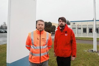 Gelenkwellenwerk Mosel: Suche nach gleich gut bezahlter Arbeit wird schwer - Betriebsratsvorsitzender Jörg Kirsten (links) und Benjamin Zabel von der IG Metall Zwickau wollen für den Erhalt des Werkes kämpfen. 