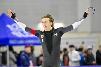 Gelingt Finn Sonnekalb der große Olympia-Coup? So tickt das Ausnahmetalent der deutschen Eisschnellläufer - Die Geste nach dem Zieleinlauf über 1500 Meter beim Weltcup in Salt Lake City zeigt einen selbstbewussten Finn Sonnekalb. Sich selbst überraschte der Erfurter Eisschnellläufer mit dem Junioren-Weltrekord nicht unbedingt.