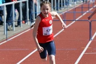 Gelungener Auftakt der Freiluftsaison - Elin Redlich vom SV Heinrichsort/Rödlitz war im Fünfkampf nicht zu schlagen. 