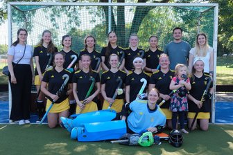 Gelungenes Comeback: Freiberger Hockey-Damen feiern ersten Sieg auf dem Feld seit sechs Jahren - Erfolgreiches Comeback: das neuformierte Damenteam des FHTC nach dem 1:0-Sieg beim Leipziger SC.
