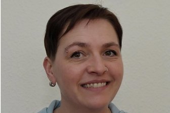 Gemeinde Auerbach baut Schulküche um - Essensversorgung gesichert? - Syndi Wurdel ist die Betreiberin der Schulküche in Auerbach.