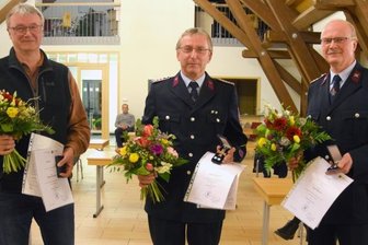 Gemeinde ehrt Feuerwehrleute - 