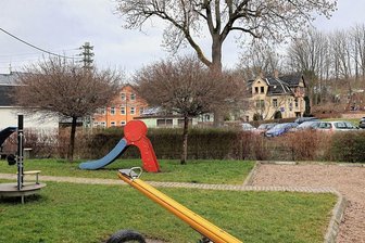 Gemeinde erhält Zuschuss für neue Ortsmitte in Markersbach - Der gesamte Bereich rund um den "Kaiserhof" (oranges Gebäude im Bild) soll neu gestaltet und umstrukturiert werden. 