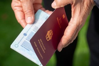 Gemeinde haftet für gescheiterte Reise wegen Pass-Fahndung - Der Pass des Klägers war fälschlicherweise noch zur Fahndung ausgeschrieben. (Symbolbild)