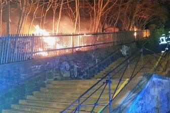 Gemeindefeuerwehr Penig verzeichnet für 2022 höchste Einsatzzahlen - Am Schützenhausweg in Penig, neben der Treppe zum Gymnasium, brannte es in den ersten Stunden des neuen Jahres. 