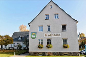 Gemeinderat Lichtenberg: Haushalt für 2023 soll endlich beschlossen werden - Das Rathaus der Erzgebirgsgemeinde Lichtenberg ist Gastgeber für die Sitzung des Gemeinderates. 