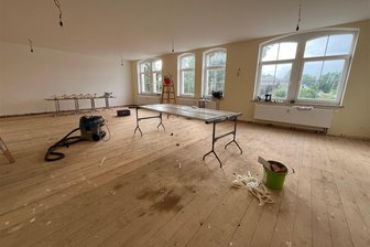 Gemeindesaal in Bobenneukirchen erhält Parkett - Im Bösenbrunner Gemeindeamt in Bobenneukirchen erhalten großer Saal (Foto) und kleiner Saal Parkett.