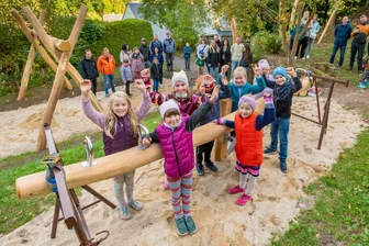 Gemeinsam stark für den Nachwuchs: Pobershauer Grundschule bekommt neuen Spielhang - 