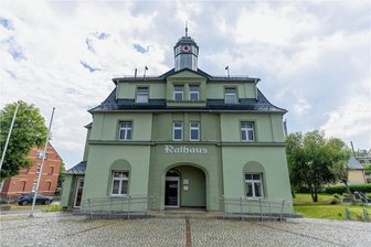 Gemeinsame Feuerwehr-Befehlsstelle: Warum Bergen den Plänen jetzt zustimmt - Der Bergener Gemeinderat hat bei seiner jüngsten Sitzung dem Einrichten einer Feuerwehr-Befehlsstelle bei der Tirpersdorfer Feuerwehr zugestimmt.