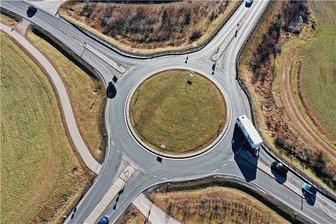 Gemeinsames Gewerbegebiet von Zwickau und Werdau droht zu scheitern - Mögliche Drehachse für ein künftiges Gewerbegebiet? Das Problem: Vom Steinpleiser Kreisel geht es nicht weiter zur A 4. 