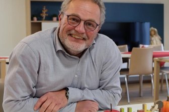 Gemeinschaft statt Einsamkeit - Einrichtungsleiter Ulrich Kuhlmann im Tagespflegebereich des Theodor-Fliedner-Hauses. 14 Gäste können hier betreut werden. 