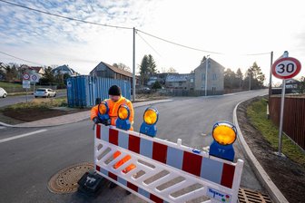 Gemischte Reaktionen auf neue Straße im Plauener Osten - Am Mittwoch ist die Falkensteiner Landstraße im Plauener Ortsteil Großfriesen wieder für den Verkehr freigegeben worden.