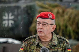 Generalinspekteur der Bundeswehr: „Ich glaube, dass sich Russland im Krieg mit uns sieht“ - Der Generalinspekteur der Bundeswehr, Carsten Breuer, spricht zum Abschluss einer Nato-Übung im Mai vorigen Jahres in Litauen.