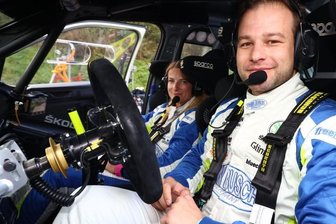 Generalprobe fürs Heimspiel passt - Philip Geipel und Co-Pilotin Katrin Becker-Brugger, hier im Cockpit ihres Skoda Fabia R5, fühlen sich für den Finallauf gerüstet und freuen sich auf die heimische Kulisse im Vogtland.