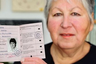 Generation 70 plus ist noch nicht dran - Ursula Heyne wollte gern ihren Führerschein umtauschen, doch sie ist Jahrgang 1950 und somit noch nicht dran. Ihr rosafarbenes DDR-Dokument ist noch bis 19. Januar 2033 gültig.