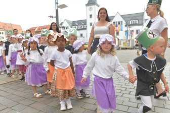 Genervt vom Trubel beim Bergstadtfest in Freiberg? - Diese fünf Tipps gibt es für Anwohner - Inoffiziell haben die „Bergstadtzwerge“ das Bergstadtfest am Donnerstagmorgen eröffnet.
