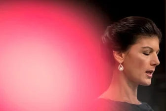 Genossen wollen mitregieren - aber nicht um jeden Preis - Die Spitzenkandidatin der Linken für die Bundestagswahl, Sahra Wagenknecht, mahnte ihre Genossen, Rot-Rot-Grün sei nur sinnvoll, wenn damit die Grundrichtung der Politik geändert werden könne.