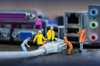 Genossenschaft richtet Telekom-Außenstelle ein - Bei der Wohnungsgenossenschaft Freiberg wird das Kabelfernsehen auf das Glasfasernetz der Telekom umgestellt.