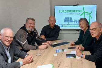 Genossenschafter wollen die Energiewende in der Region Zwickau voranbringen - Die Genossenschaft um Vorstand Patrick Simmel (Mitte) will Projekte zur Energiewende umsetzen.