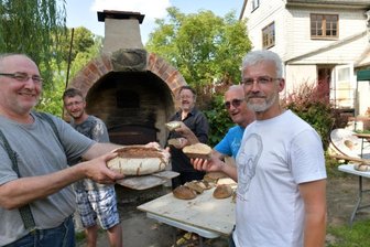 Genuss aus dem selbst gebauten Holzbackofen - 