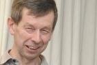 Geologe Petr Rojik präsentiert Steine - 