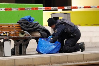 Gepäckstück sorgt für Einsatz im Chemnitzer Hauptbahnhof - Bombenentschärfer kontrollieren das Gepäckstück und finden darin nur persönliche Hygieneartikel und Bekleidung.
