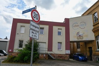 Geplante Flüchtlingsunterkunft in Hartha: Das steckt hinter dem Kauf des „Hamimex“ - Viel diskutiert im Netz: die Nähe der geplanten Unterkunft zur Kindertagesstätte „Villa Kunterbunt“ gleich nebenan in der Dresdner Straße.