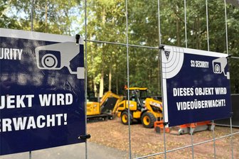 Geplante Sprengung von Weltkriegsgranaten: Lichtenauer sollen endlich Antworten erhalten - Seit einigen Tagen stehen Baumaschinen am Eingang des Ottendorfer Waldes, wo eine Kampfmittelbeseitigungsfirma Weltkriegsgranaten geborgen hat. Weil der Abtransport schwierig geworden ist, sind Sprengungen notwendig.