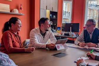 Geplanter Fest-Umzug in Flöha: Wurden beim Krisengipfel die Wogen geglättet? - Der Vereinsvorsitzende Manuel Grießbach und seine Stellvertreterin Birgitt Röpke mit Flöhas OB Volker Holuscha.