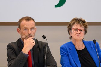 Geplatzte Brombeer-Gespräche: Wie das BSW das Scheitern begründet - Die Sachsen-BSW-Chefs Jörg Scheibe und Sabine Zimmermann erklären am Mittwoch das Scheitern der Brombeer-Sondierungen.