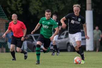 Gerade noch Soccer League, jetzt Kreisoberliga: Lichtenberger Fußballer will nach USA-Abenteuer Team im Meisterschaftskampf unterstützen - Hier in einem früheren Spiel für den SVL: Nick Huenig (r.) ist gerade frisch aus den USA zurückgekehrt.