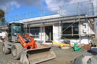 Gerätehaus: Corona bremst Arbeiter aus - Beim Bau des neuen Feuerwehrgerätehauses in Lichtenwalde gibt es Lieferschwierigkeiten.