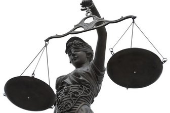Gericht legt Prozess gegen Polizisten neu auf -