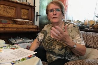 Gerichtsentscheid zu Hassplakaten in Zwickau: Ehrenamtliche Richterin schmeißt hin - Barbara Jentsch war 29 Jahre lang ehrenamtliche Verwaltungsrichterin in Chemnitz. Wegen des Plakatstreits hat sie ihr Mandat jetzt niedergelegt.