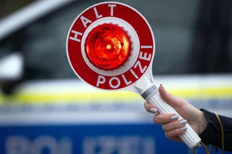 Gerichtsverhandlung in Zwickau wegen fahrlässigen Vollrausches – was verbirgt sich dahinter? - Bei einer Kontrolle in Zwickau zogen Polizisten den stark betrunkenen Mann aus dem Verkehr.