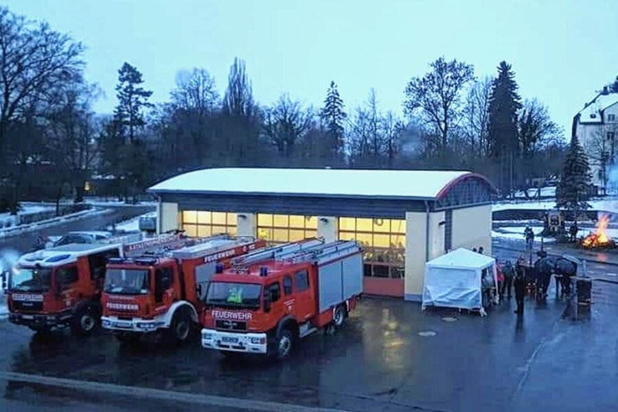 Geringswalder Feuerwehr präsentiert Ausrüstung - Wie hier im Januar 2018 will die Geringswalder Feuerwehr mit Einwohnern das neue Jahr begrüßen. 